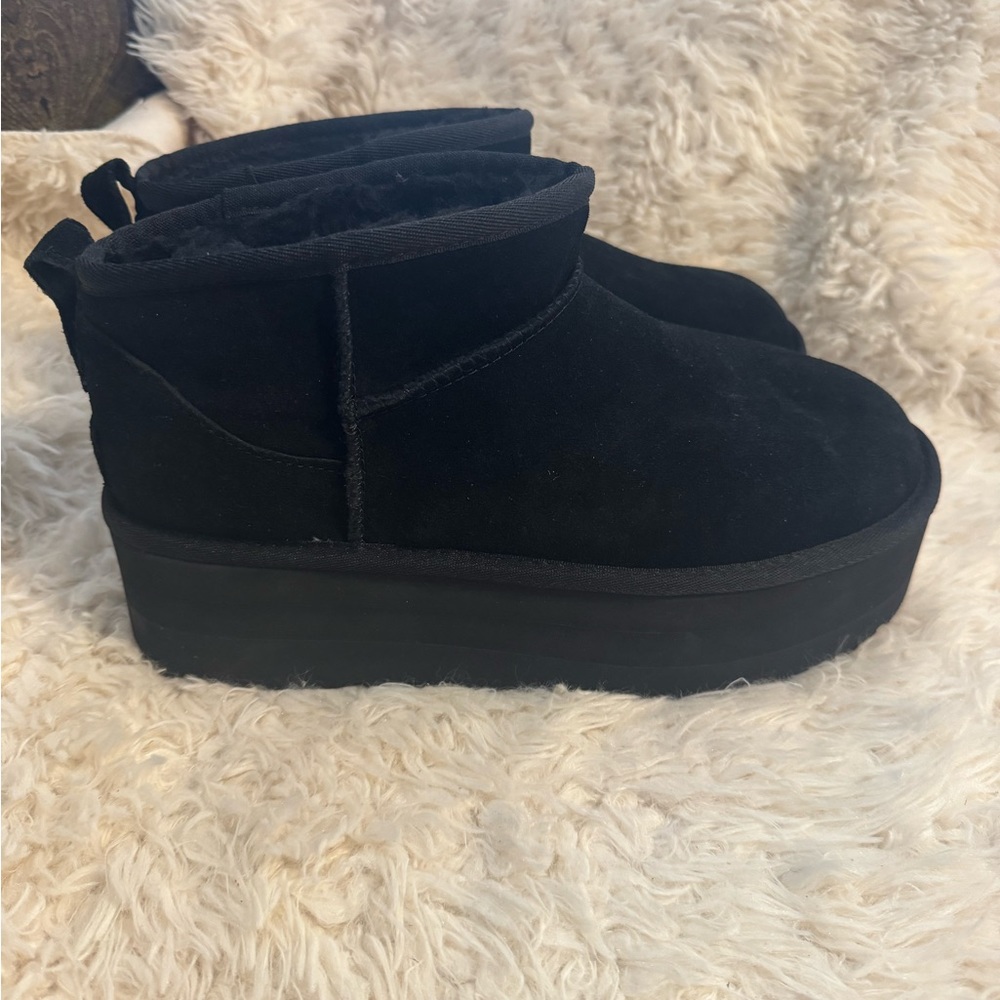 Ugg Classic Mini Platform Boot - Picture 2 of 6